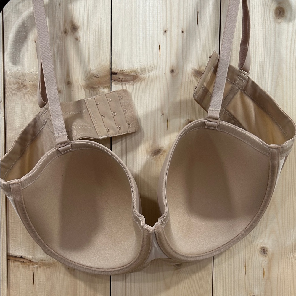 Wacoal Red Carpet Strapless Convertible Underwire Bra - Picture 3 of 6